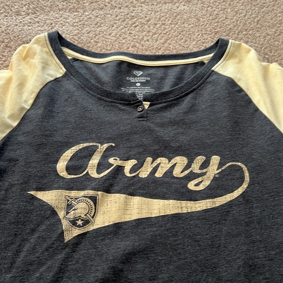 Army women’s long sleeve tshirt
Size large - Picture 1 of 4